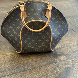 LV purse